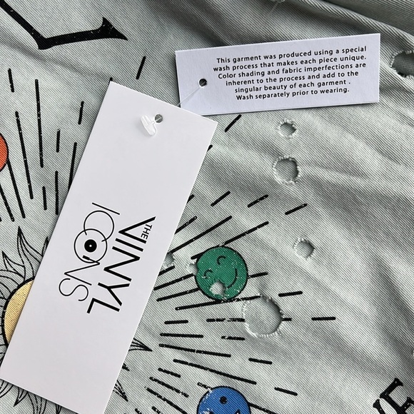 🆕Vinylicons Graphic Tank Top Radiate Peace Joy Love V-Neck Smiley Faces XS - Picture 8 of 12